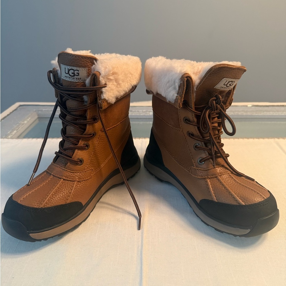 UGG Women's Adirondack IlI Boots Brand NEW size 6
